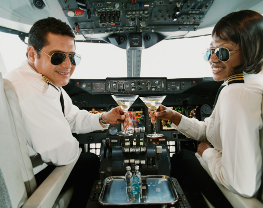 flying-drunk-drinking-flight-pilots