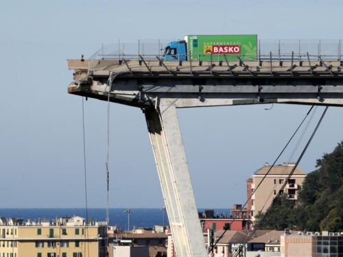 Genova, un mese fa il crollo di Ponte Morandi. Una città spaccata in 2 ricorda giorno del disastro