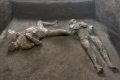 CULTURA: Pompei, ritrovati due corpi intatti