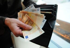 Proposta della Lega: “Alzare il tetto del contante a diecimila euro”
